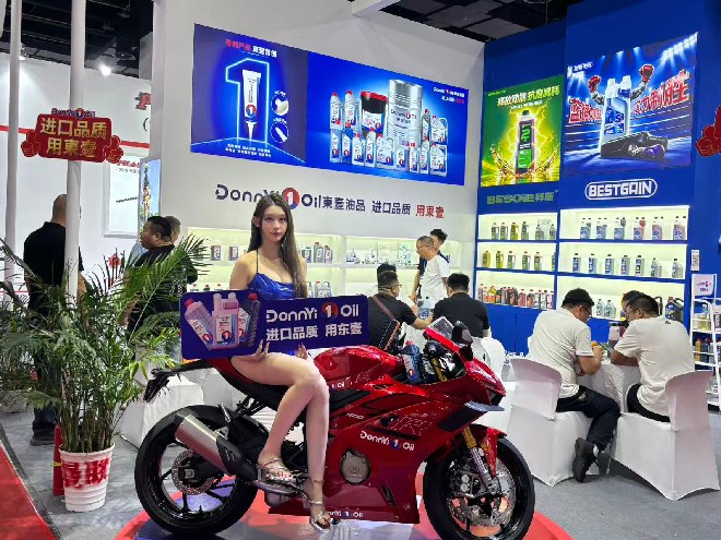 Exhibition Highlights | Jiaxing Dongyi Lubricants Debuts at Yongkang Hardware Expo, Grand Lucky Draw Sparks Enthusiasm, Domestic Motorcycle Grand Prize Won by Customer
